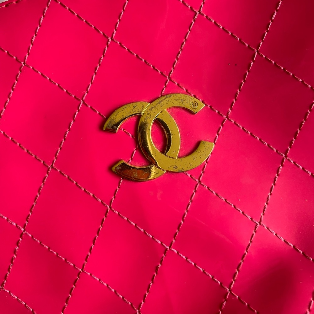 Designer style hot pink handbag - Picture 2 of 5